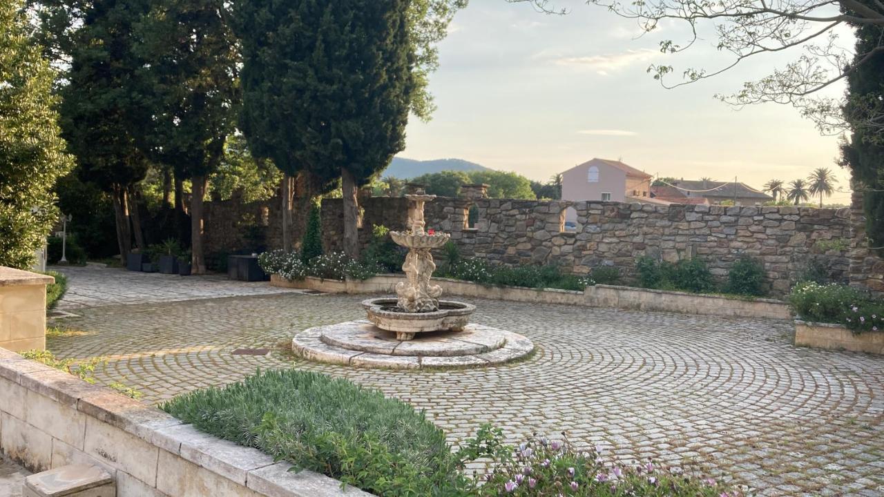 Gite Encore Un Soir Hyères Zewnętrze zdjęcie